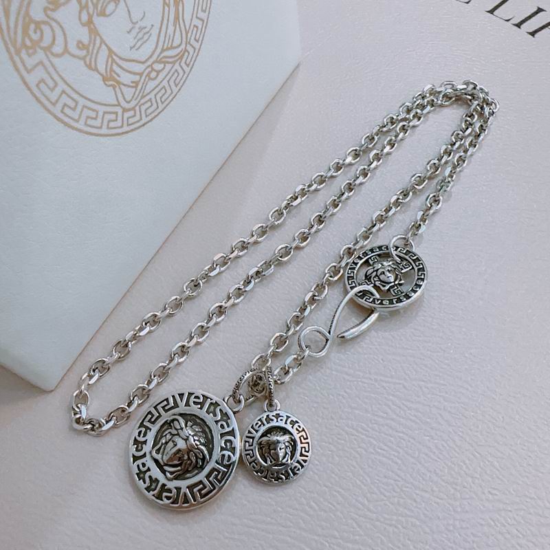 Versace necklace lyx195